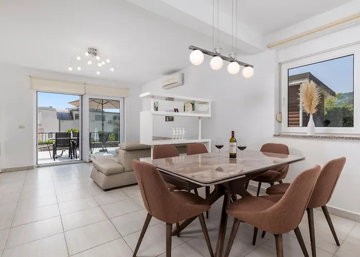 Pool Maurina Opatija With Sea View Apartment *