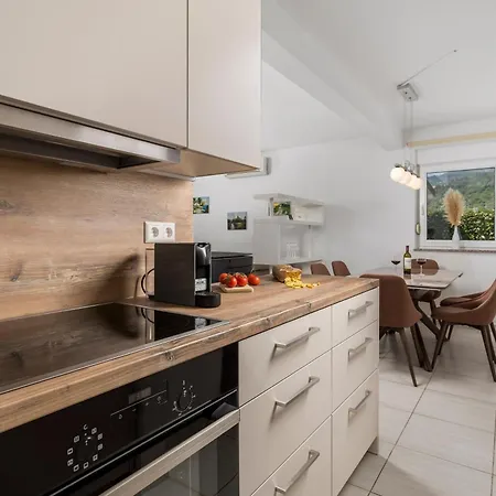 Pool Maurina Opatija With Sea View アパート