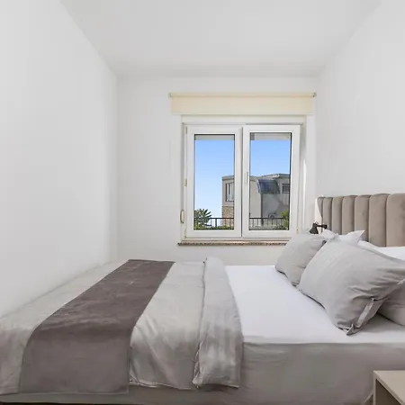 Pool Maurina Opatija With Sea View アパート